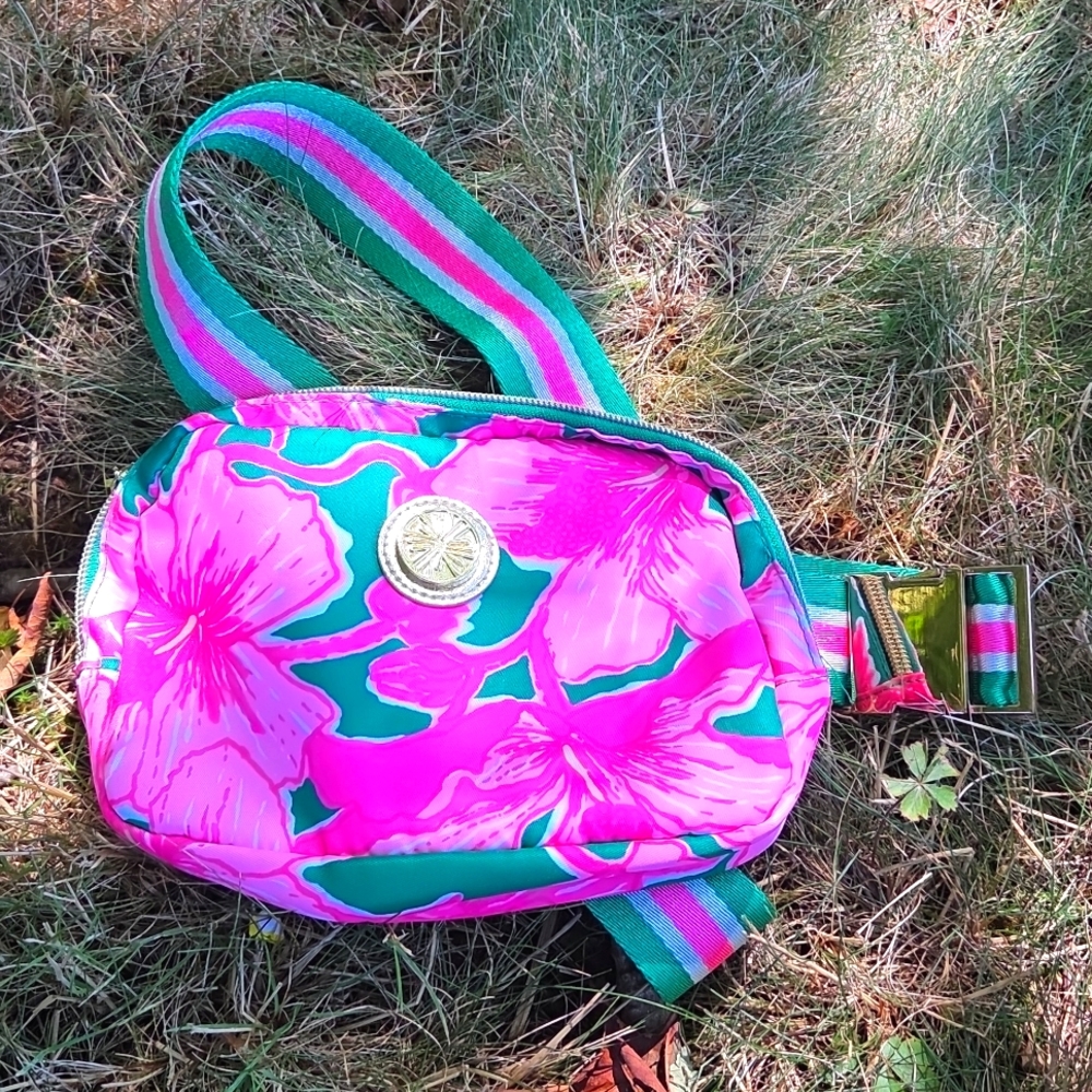 Lilly Pulitzer Jeanie belt bag Kelly green hibis kiss